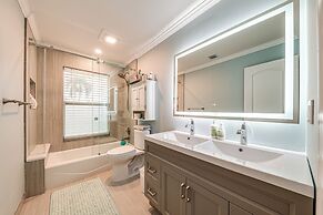 Pool & Home Theater: Lighthouse Point Home!