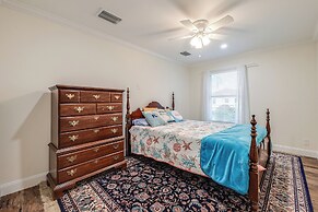 Pool & Home Theater: Lighthouse Point Home!