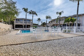 Siesta Keys Home w/ Deck Half Mile to Turtle Beach