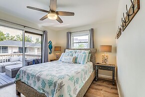 Siesta Keys Home w/ Deck Half Mile to Turtle Beach