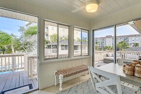 Siesta Keys Home w/ Deck Half Mile to Turtle Beach