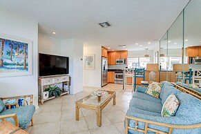 Siesta Keys Home w/ Deck Half Mile to Turtle Beach