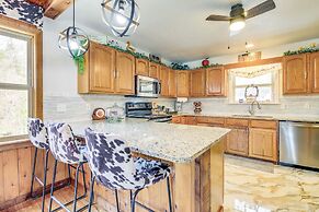 Waterfront Dandridge Cabin, 24 Mi to Pigeon Forge!