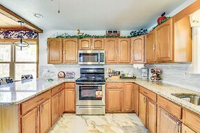 Waterfront Dandridge Cabin, 24 Mi to Pigeon Forge!