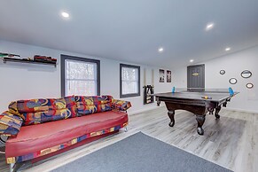Bushkill Villa w/ Game Room, Sauna & Pool Access!