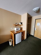 Pine Peaks Lodge & Suites