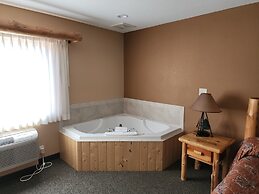 Pine Peaks Lodge & Suites