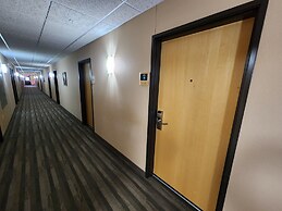 Pine Peaks Lodge & Suites