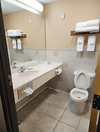 Pine Peaks Lodge & Suites