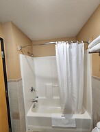 Pine Peaks Lodge & Suites