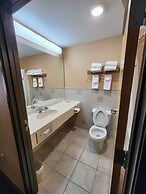 Pine Peaks Lodge & Suites