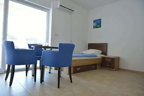 Belvedere Apartments with Seaview