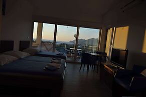 Belvedere Apartments with Seaview