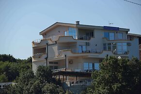 Belvedere Apartments with Seaview