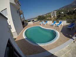 Belvedere Apartments with Seaview