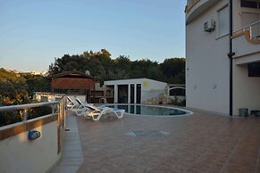 Belvedere Apartments with Seaview