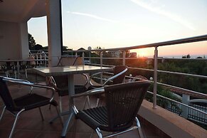 Belvedere Apartments with Seaview