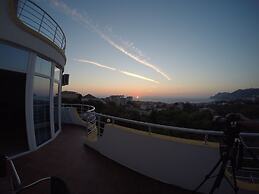 Belvedere Apartments with Seaview