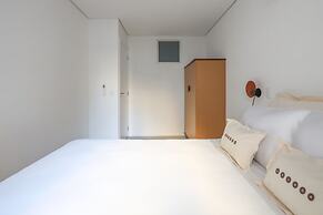 Tabas by Blueground Arinda