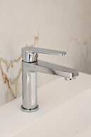 Il vicoletto sul mare