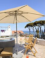 Il vicoletto sul mare