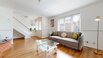 Entire 3 Bed Home in Basildon Sleeps up to 6