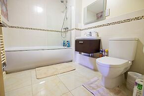 2 Bed Apt - Free Parking - Close to City Centre