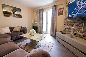 2 Bed Apt - Free Parking - Close to City Centre