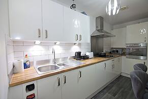 Manchester Retreat - Modern 2Br Apartment