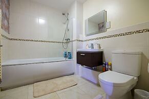 2 Bed Apt - Free Parking - Close to City Centre