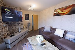2 Bed Apt - Free Parking - Close to City Centre