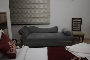 Raj Vilas Hotel & Resort Maharajganj