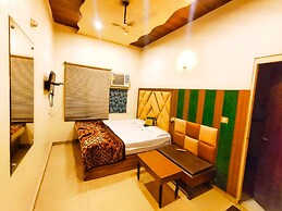 Goroomgo Hotel Revoli Amritsar