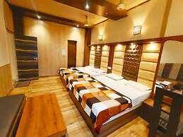 Goroomgo Hotel Revoli Amritsar