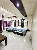 Goroomgo Hotel Revoli Amritsar