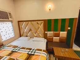 Goroomgo Hotel Revoli Amritsar