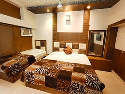 Goroomgo Hotel Revoli Amritsar