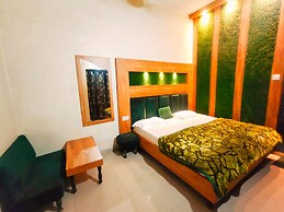 Goroomgo Hotel Revoli Amritsar