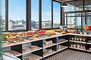 Eliana Premio Hanoi Hotel