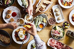 Radisson RED Hotel & Radisson RED Apartments, Kraków