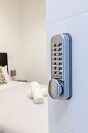 AYZ Princesa - Auto check-in property