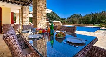 Villa 327 Galinios in Kouklia