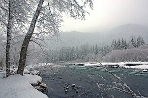 Four Stone Lodge Near Mt Rainier