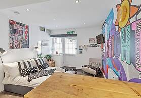 Artist Studio - Super Central Brighton - Sleeps 2 3 Guests - Free Wifi