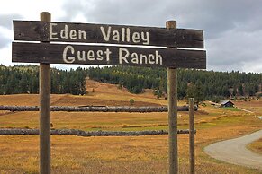 Cosmos Cabin at Eden Valley