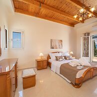 Luxury Villa Irene Metaxata