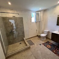 Paris use at Ratzakli