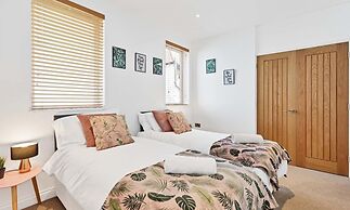 Seaview Heights - two Bedroom two Bathroom Loft Style Apartment Direct