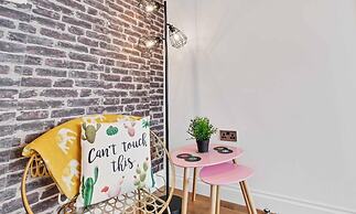 Seaview Heights - two Bedroom two Bathroom Loft Style Apartment Direct