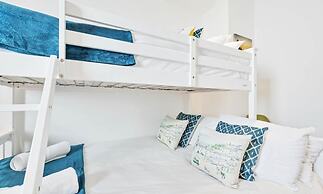 Seaview Heights - two Bedroom two Bathroom Loft Style Apartment Direct